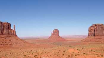 Sandstone buttes of Monument Valley at the Arizona-Utah state line | Nathaniel Wynne